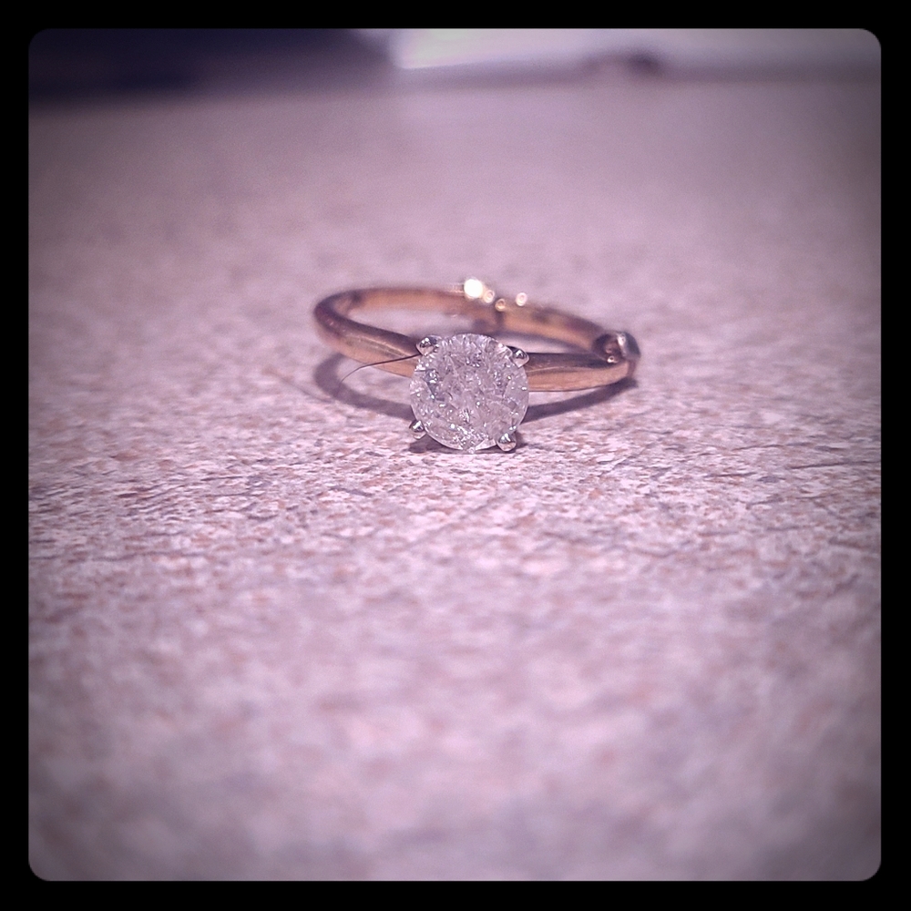 Diamond engagement ring color and clarity I SI1